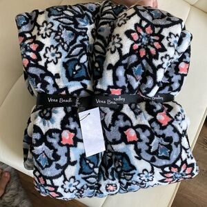Vera Bradley Lisbon Medallion blanket NWT